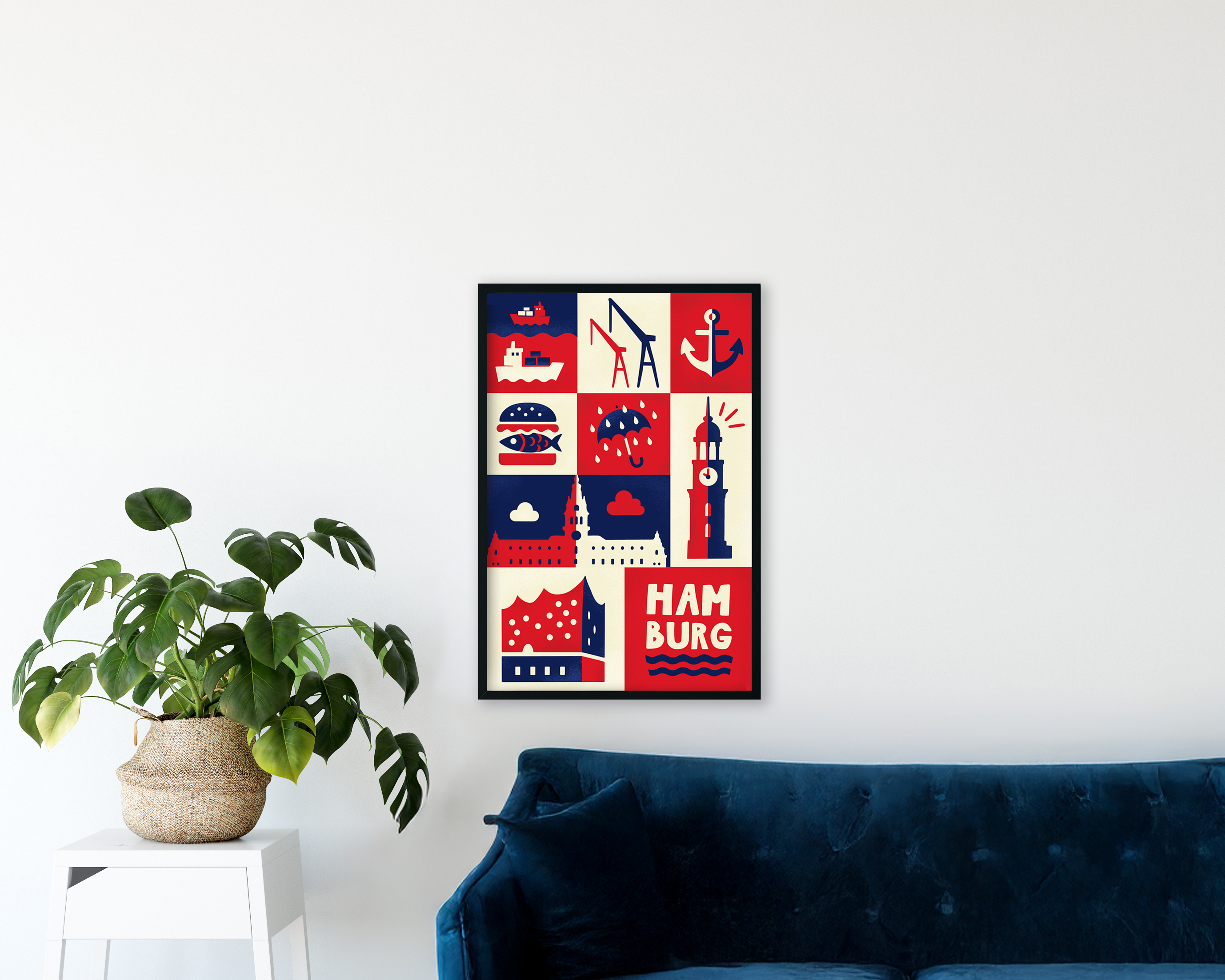 Grafisches Poster mit Hamburg-Motiven in Rot, Blau und Weiß eingerahmt und neben einer grünen Zimmerpflanze platziert. Das Poster zeigt stilisierte Symbole wie Schiffe, Fischbrötchen, den Michel, die Elbphilharmonie und das Wort "HAMBURG".