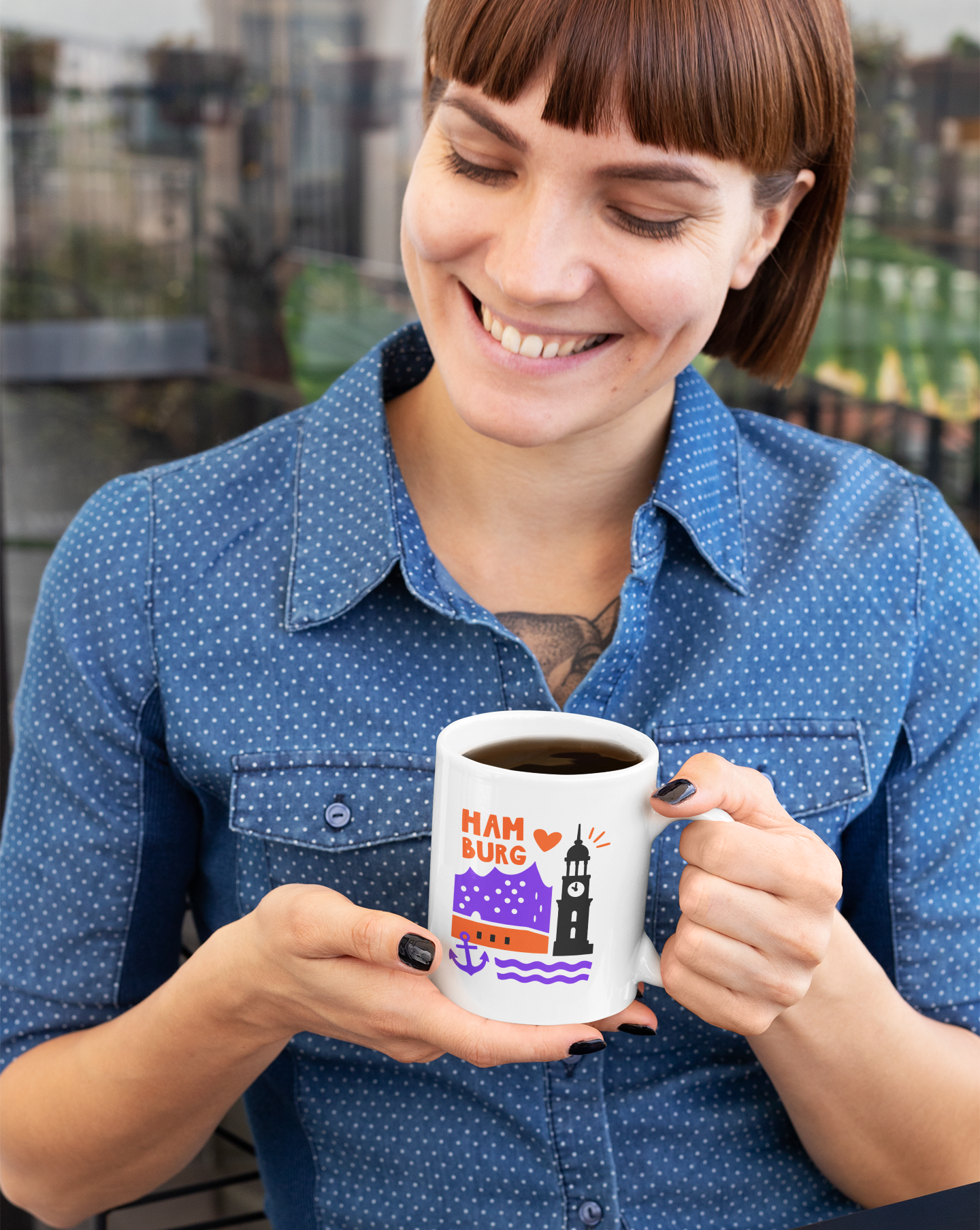 Stadtkind Souvenir Tasse mit Hamburg-Design in Lila und Orange