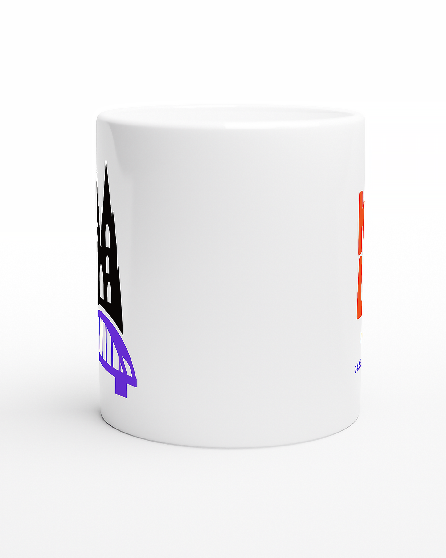 Seitenansicht der Tasse mit individuellem Namen und Datum