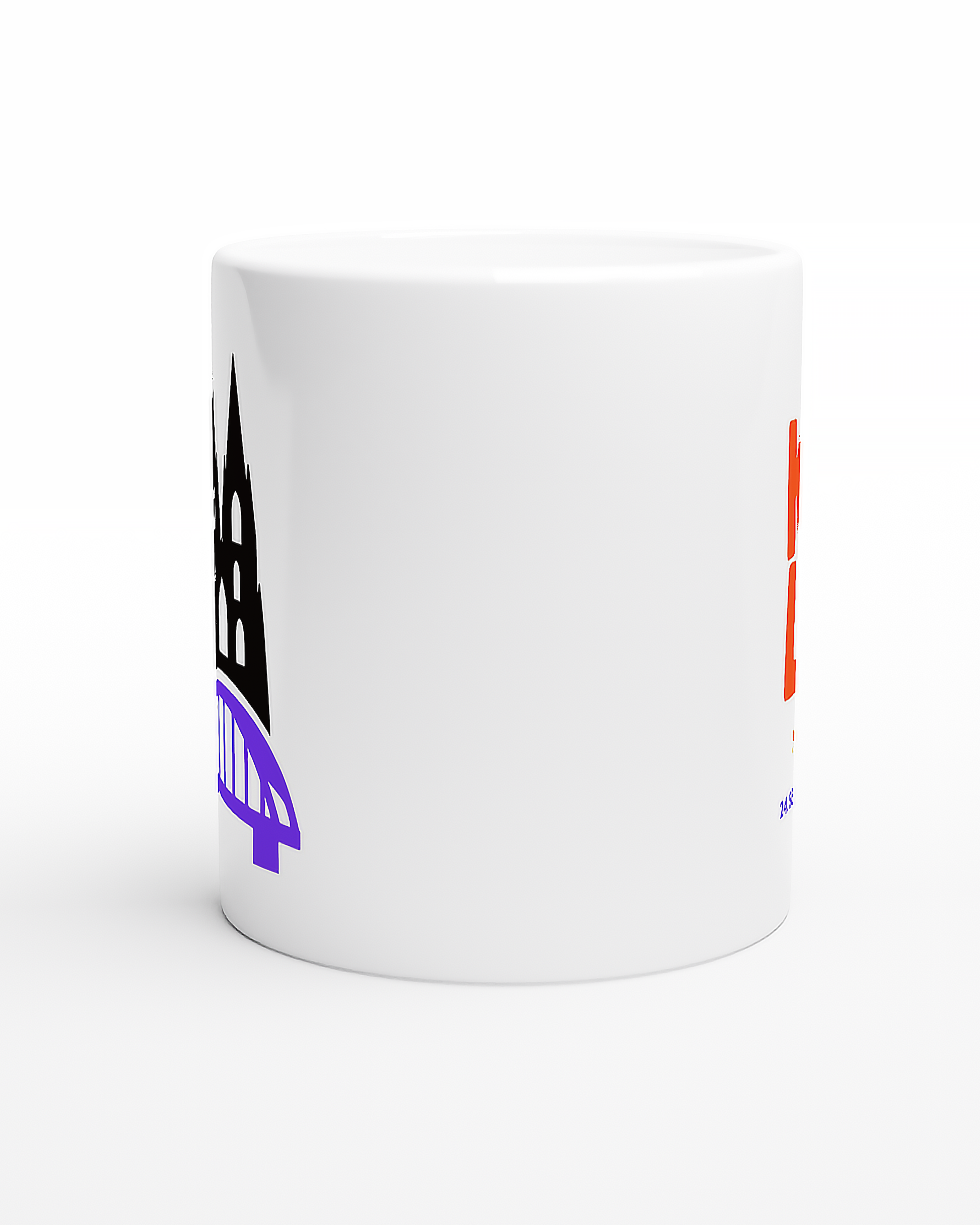 Seitenansicht der Tasse mit individuellem Namen und Datum